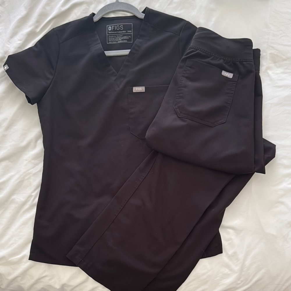 Figs Black Scrub Set